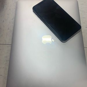 2 for 1 special Iphone 11 Pro Max and Macbook
